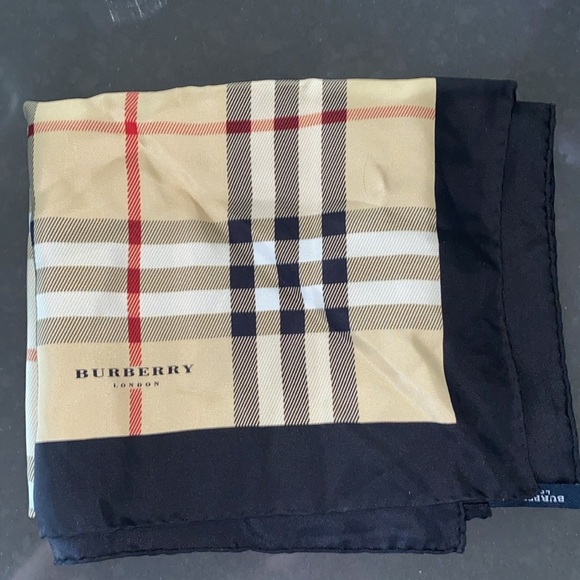 Authentic Burberry Nova Check silk scarf - Picture 6 of 10